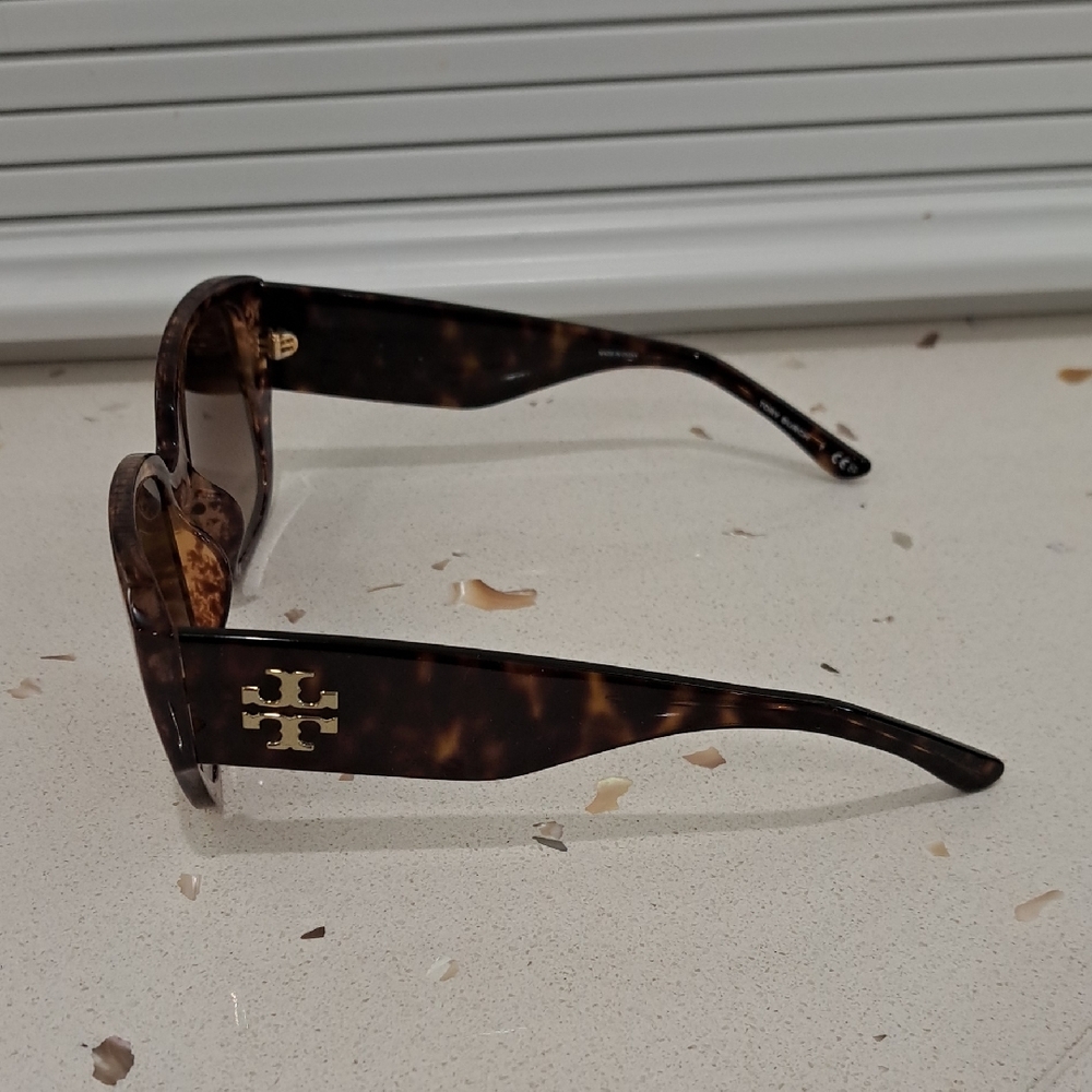 NWT Tory Burch Brown Sunglasses with Orange Case - Picture 6 of 10